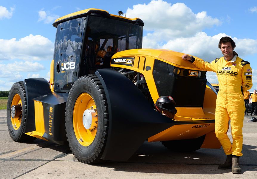 JCB Fastrac tractor smashes new British speed record