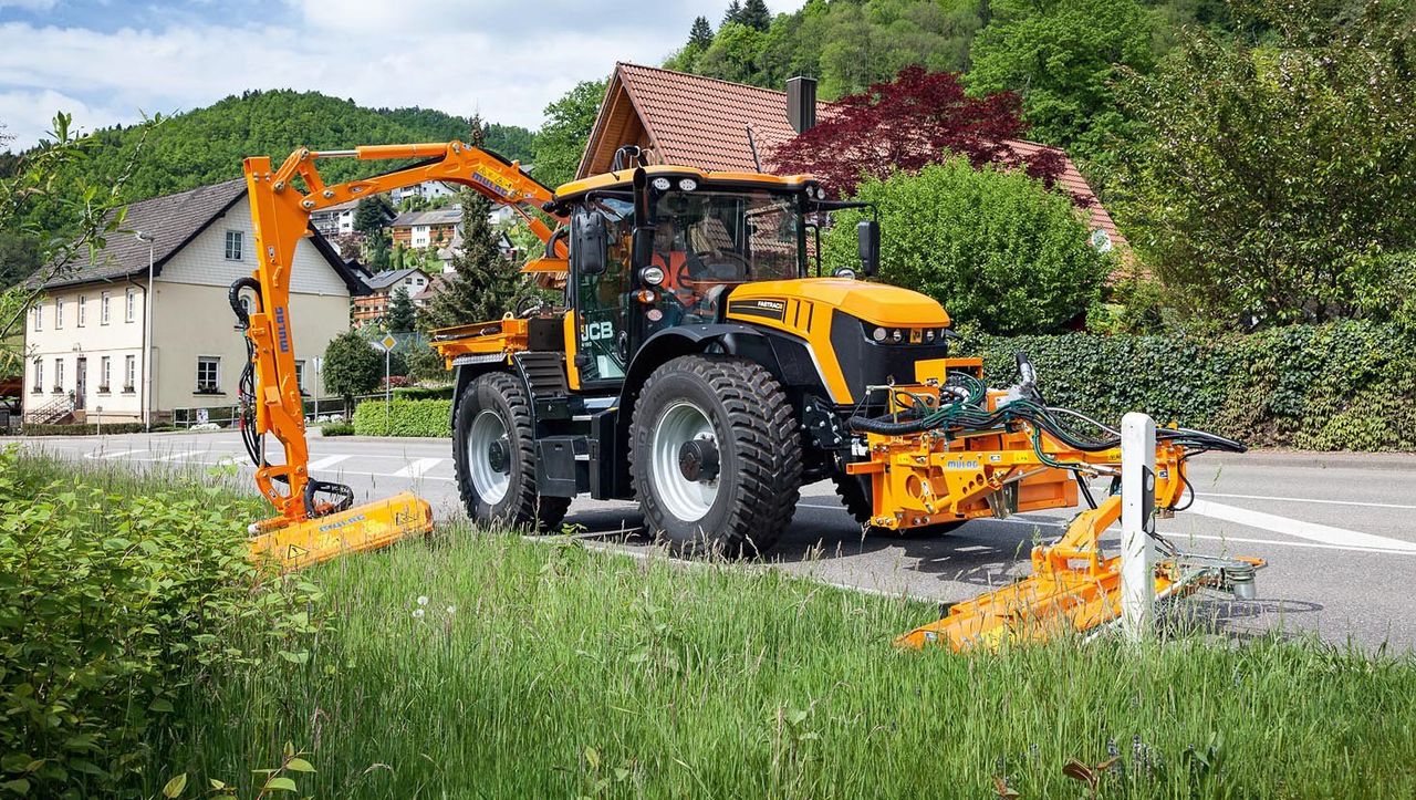 JCB wheels out a ‘utility’ package for its Fastrac