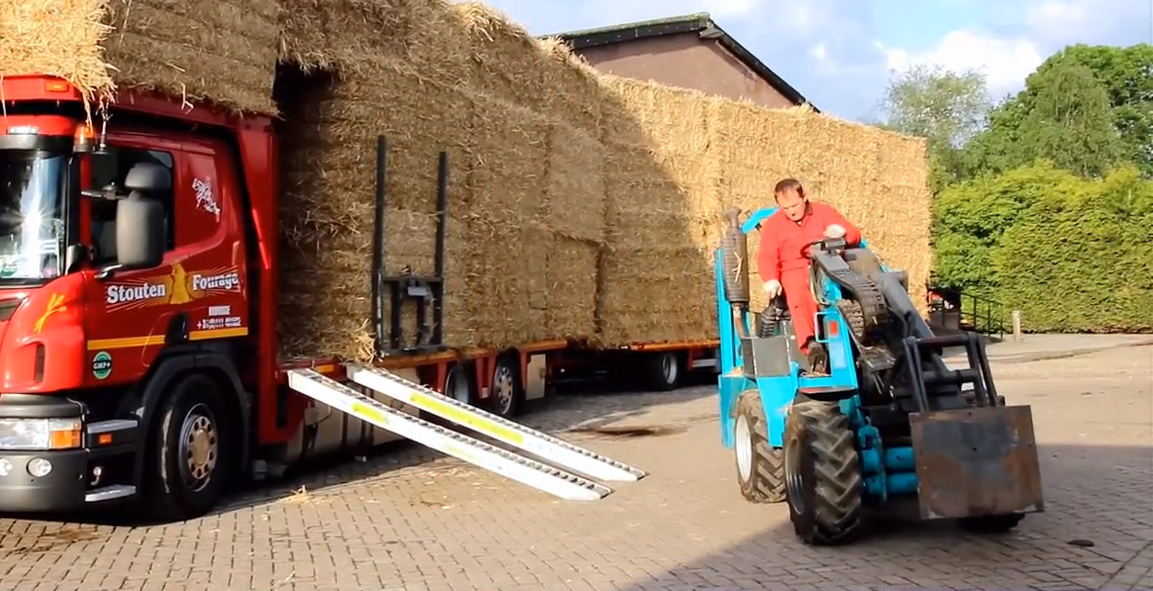 Is this the ultimate way to haul and unload straw?