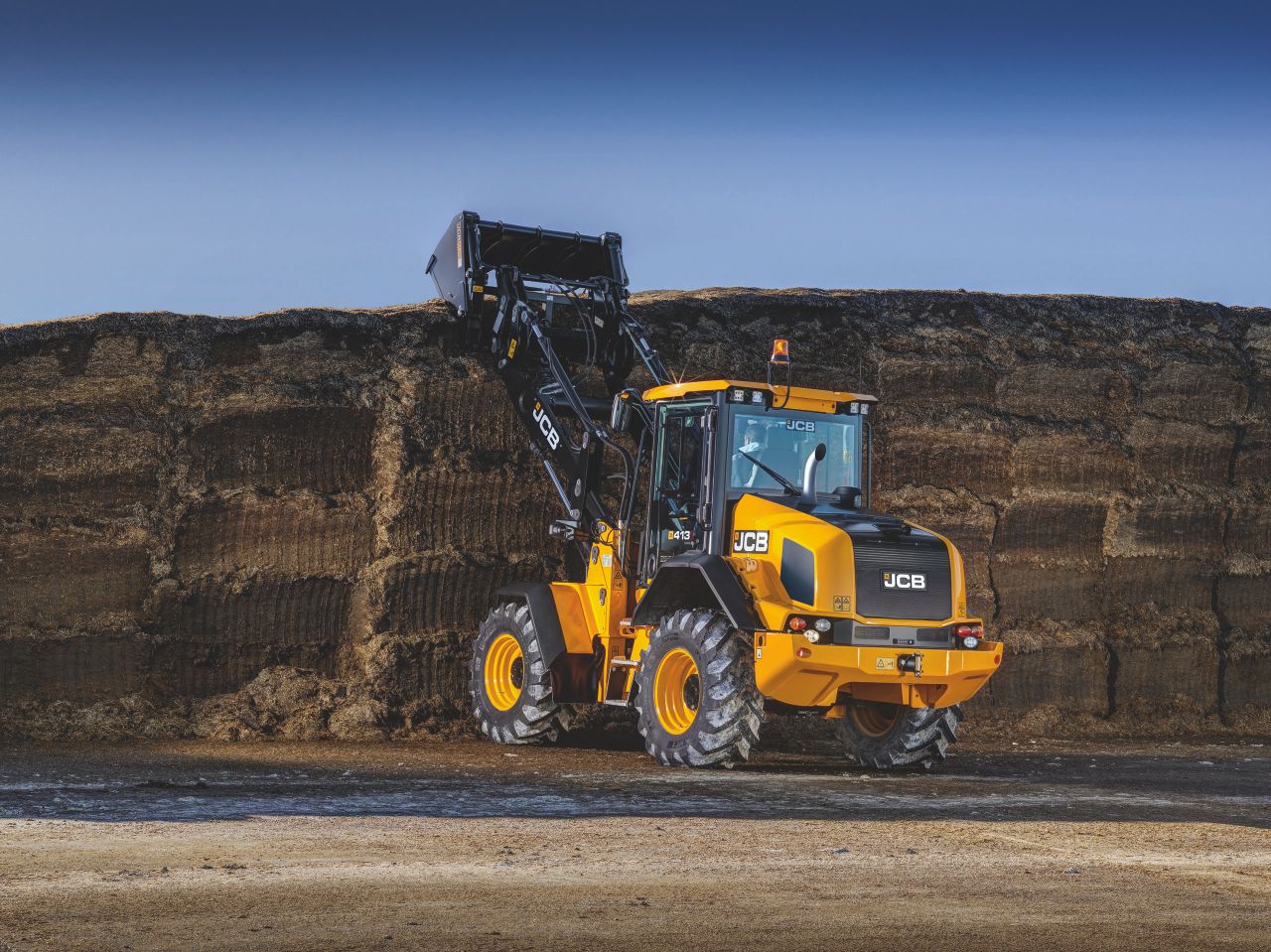 Pics: JCB cranks up the power in mid-range wheeled loaders
