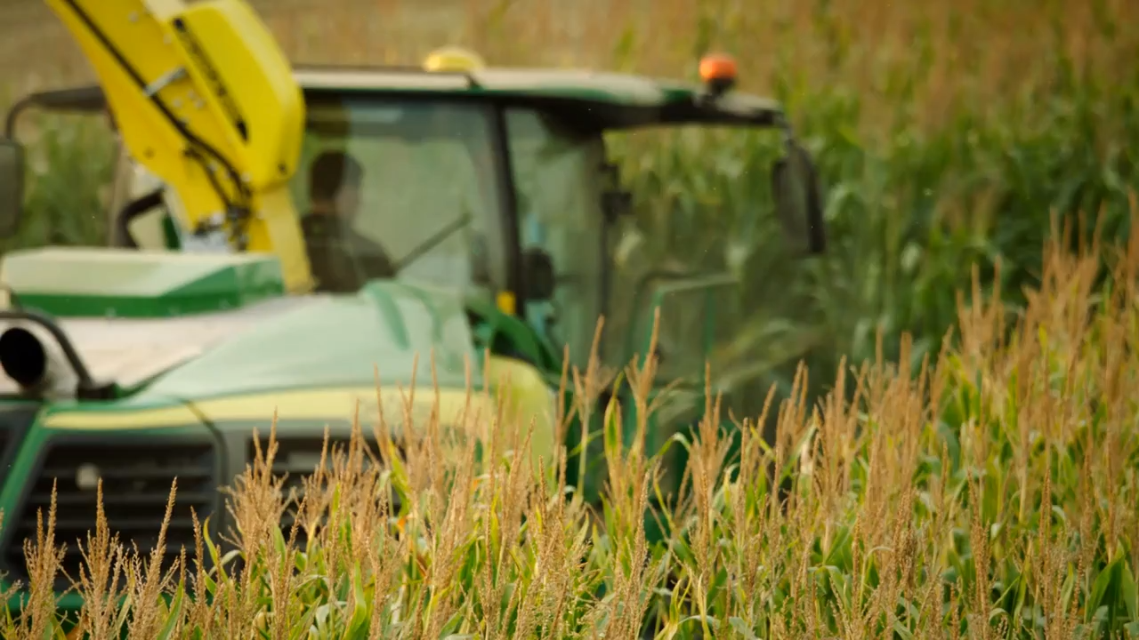 More details: John Deere’s new 9000 Series foragers edge closer