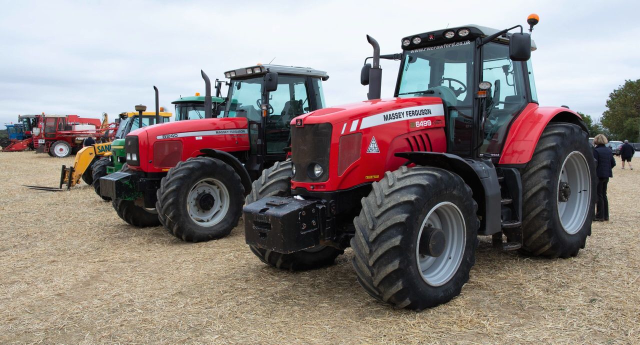 Auction report: Modern MF and John Deere tractors change hands