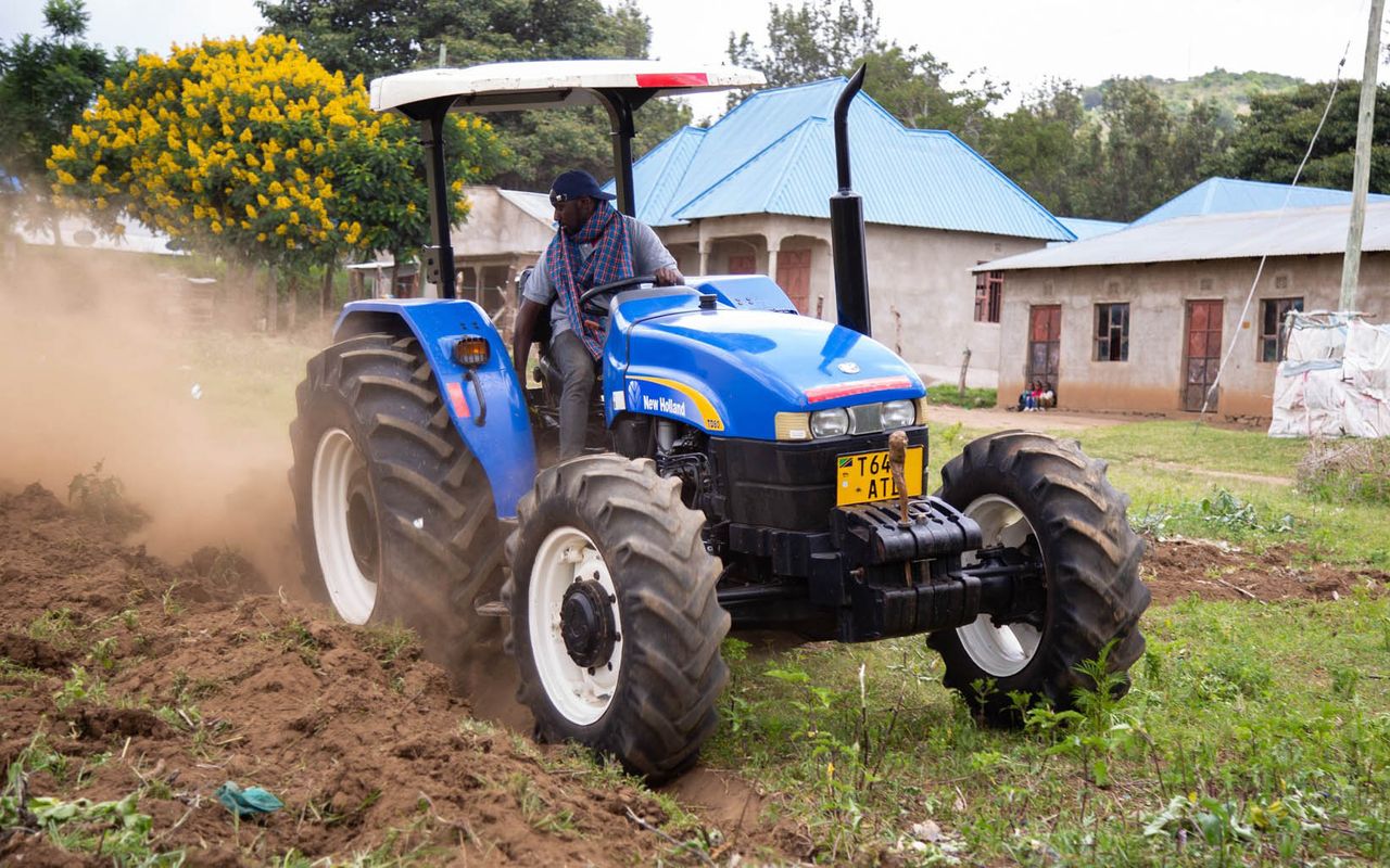 New Holland helps boost tractor use in Tanzania