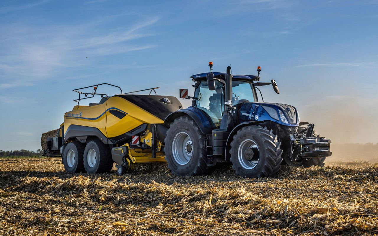 The T7 is ideally matched to New Holland’s latest square baler