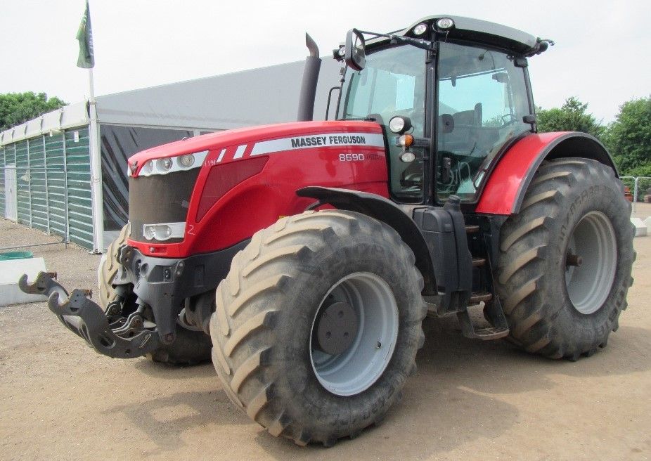 Pics: European buyers to the fore at major UK tractor auction